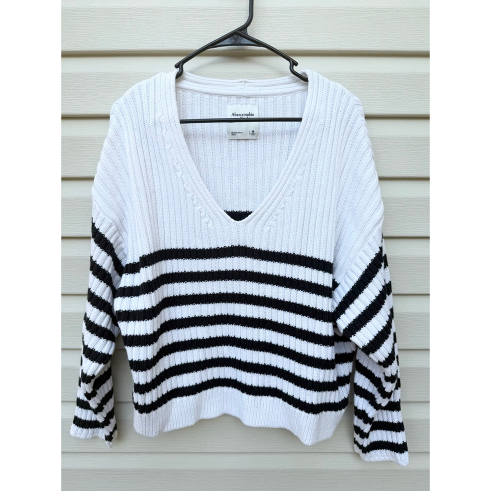 Abercrombie & Fitch Medium Striped V-Neck Ribbed Knit Sweater White Black - Picture 2 of 6